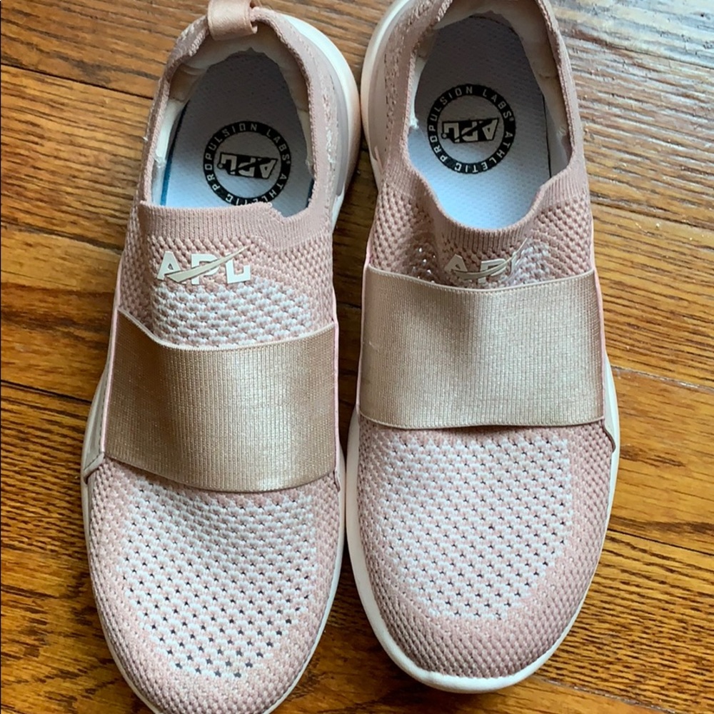 NWOT lulu lemon APL techloom shoes